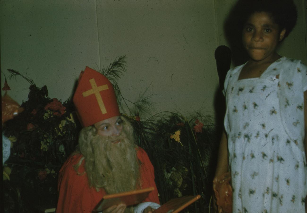 BD/171/897 -
Kind bij sinterklaas