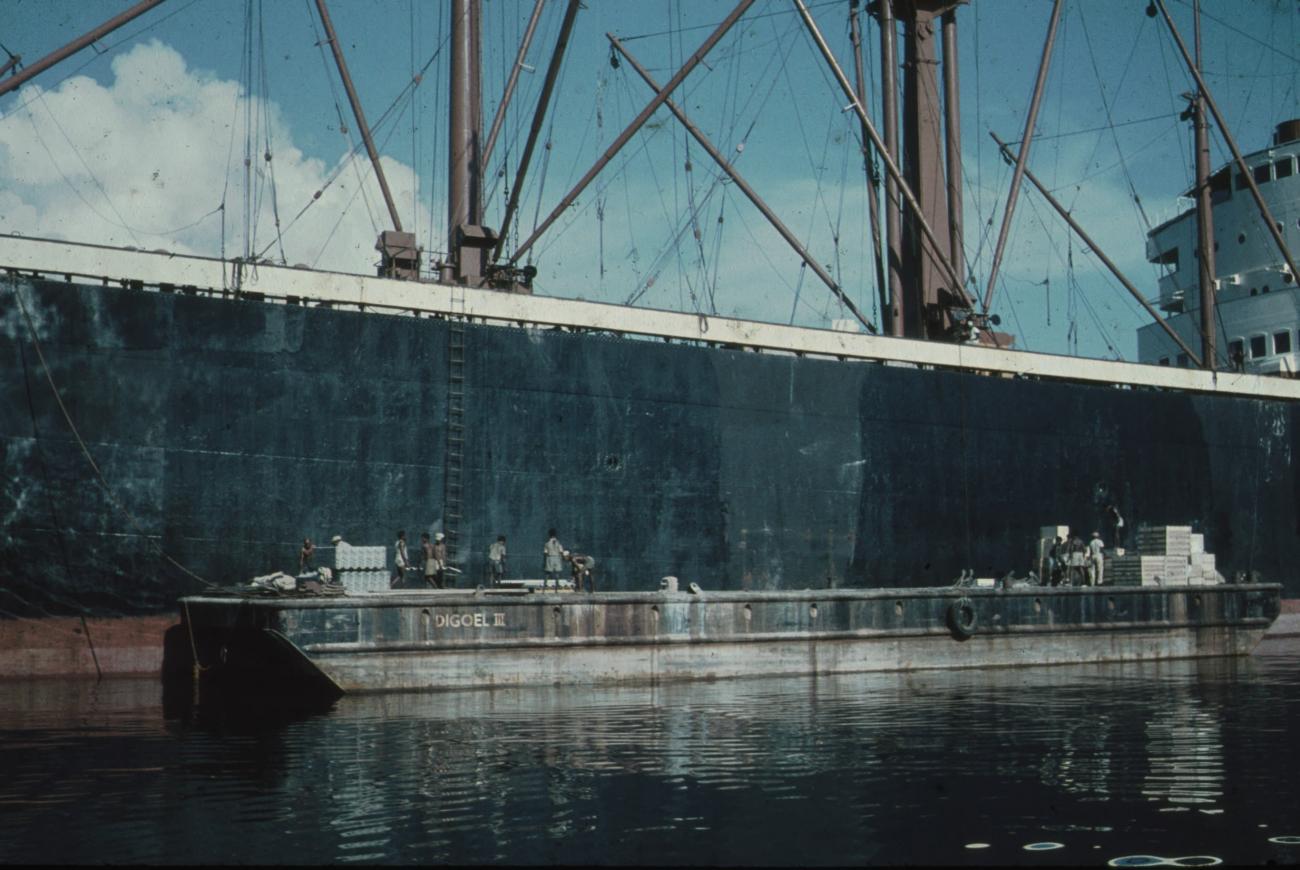 BD/171/1913 - 
Afgemeerd schip, de &quot;Karimata&quot;.
