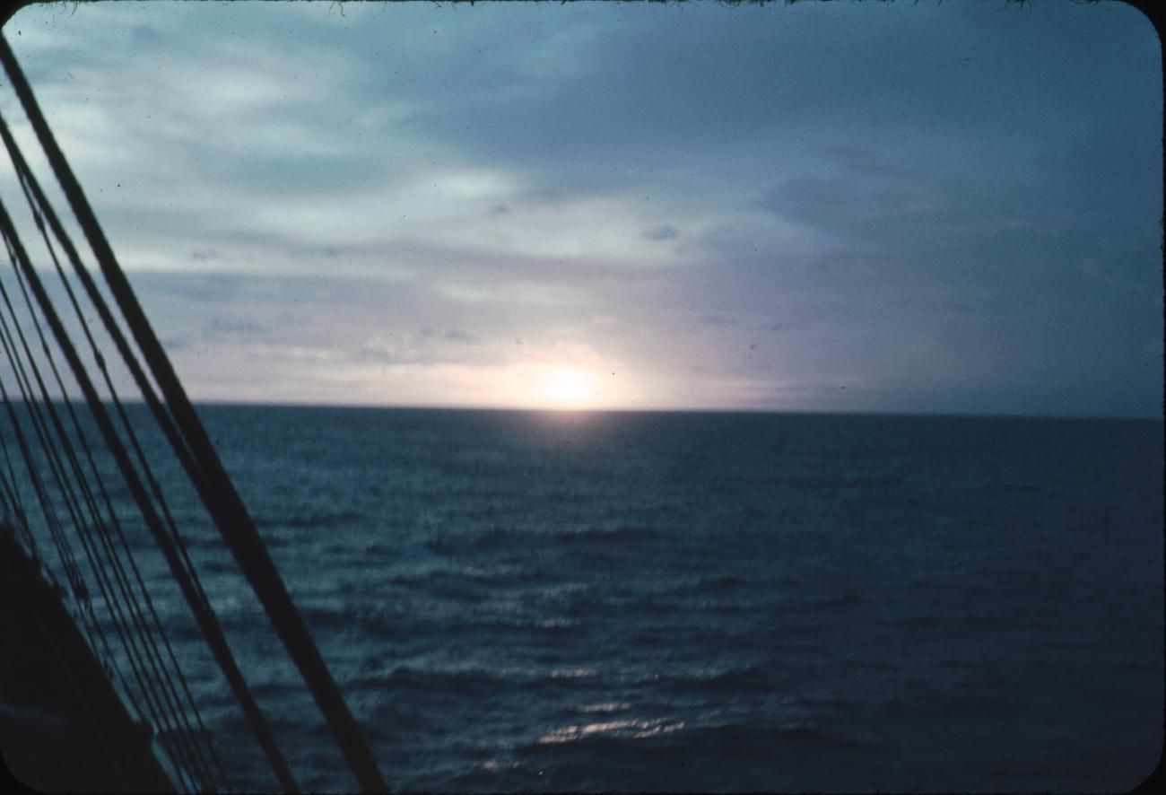BD/171/1937 - 
Foto zee vanaf schip.
