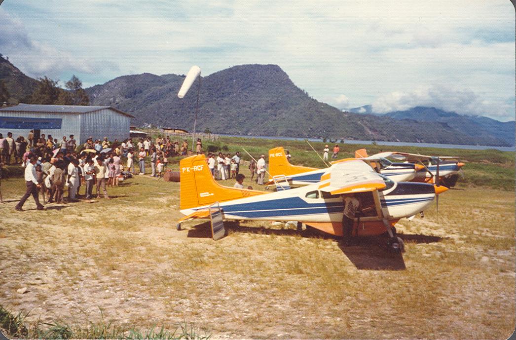 BD/269/1023 - 
Vliegtuigen op de startbaan
