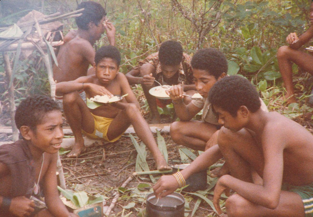 BD/269/1062 - 
Jonge mannen aan het koken
