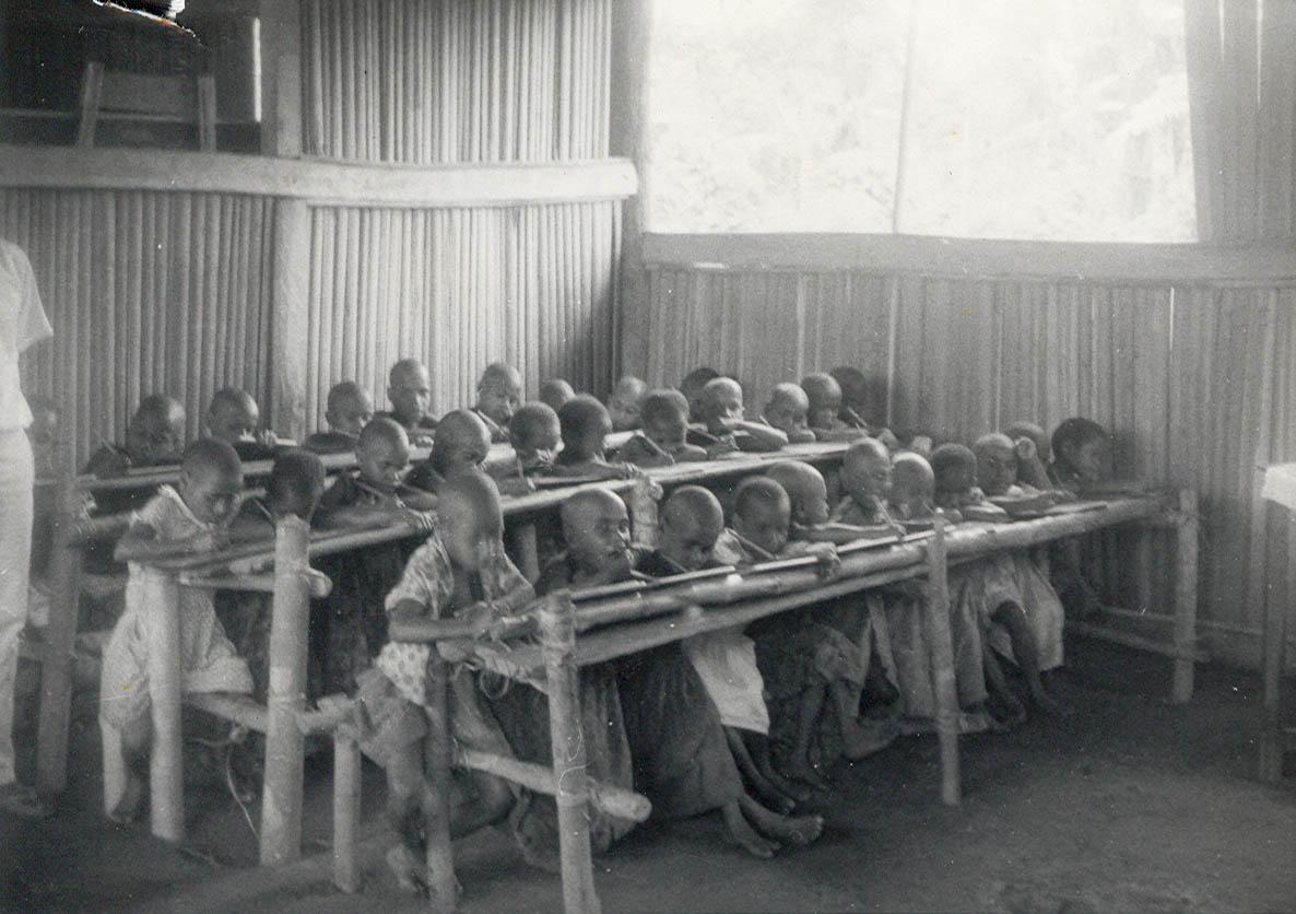 BD/269/1159 - 
Kinderen in de schoolbanken
