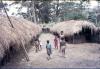 BD/37/241 Wamena: een kijkje in de kampong