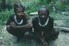 BD/209/2117 Twee zittende Papoea-mannen