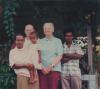 BD/309/113 Dorp Teminabuan, groepsfoto westers stel met echtpaar en kind