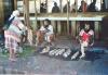 BD/153/21 visverkoop op de markt in Wamena