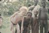BD/144/67 Groepsfoto, onder meer albino-kind 
