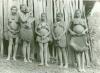 BD/40/50 Een groepje van vijf vrouwelijke Papoea's, vermoedelijk afkomstig van het Wisselmerengebied
