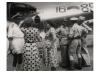 BD/54/46 Ifar, groepsfoto Westers gezelschap voor vliegtuig