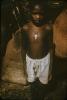BD/248/355 Papoea jongen met ketting met kruis om nek