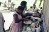 BD/289/98 vrouwen bezig met voedselbereiding