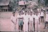 BD/309/377 Dorpsgezicht met groep mannen uit het dorp Sosenek