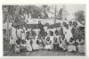 BD/335/29 Groepsfoto Pater N. Louter met jonge vrouwen