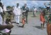 BD/171/120 Feestelijke festiviteit met traditionele versiering, kledij en trommels van de Papoea's