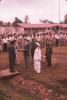 BD/171/35 Een cremonie waarbij de vlag van Papoea overgedragen wordt onder begeleiding van militairen