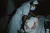 BD/171/873 Verpleegster weegt baby