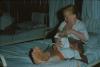 BD/171/877 Vrouw geeft baby borstvoeding